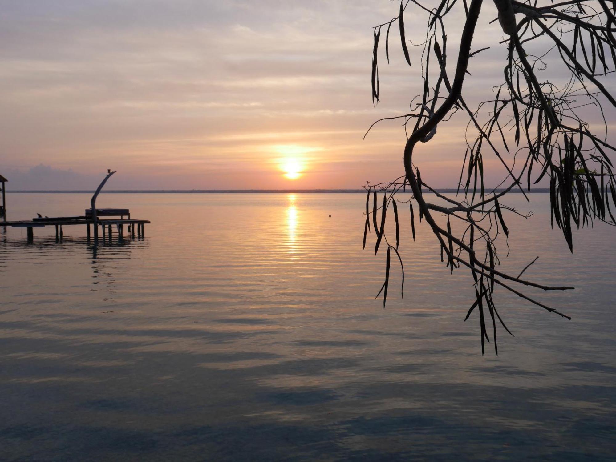 Villa Santuario Lake Front Oasis Бакалар Екстериор снимка